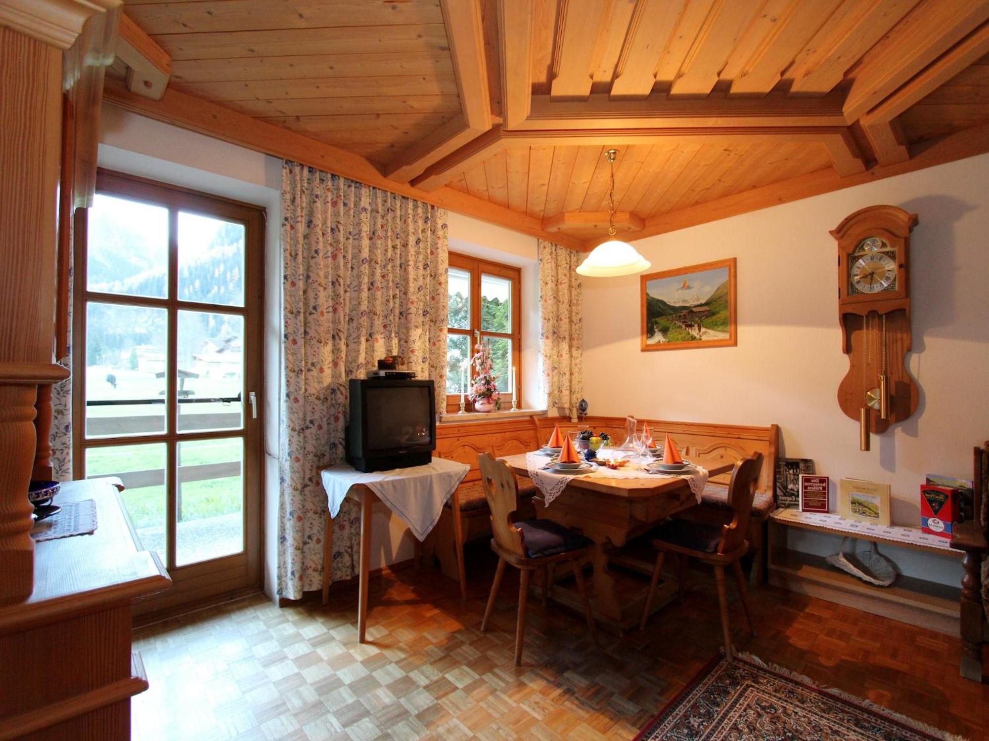 Serene Cottage In Neukirchen Am Gro Venediger Нойкирхен-ам-Гросфенедигер Экстерьер фото